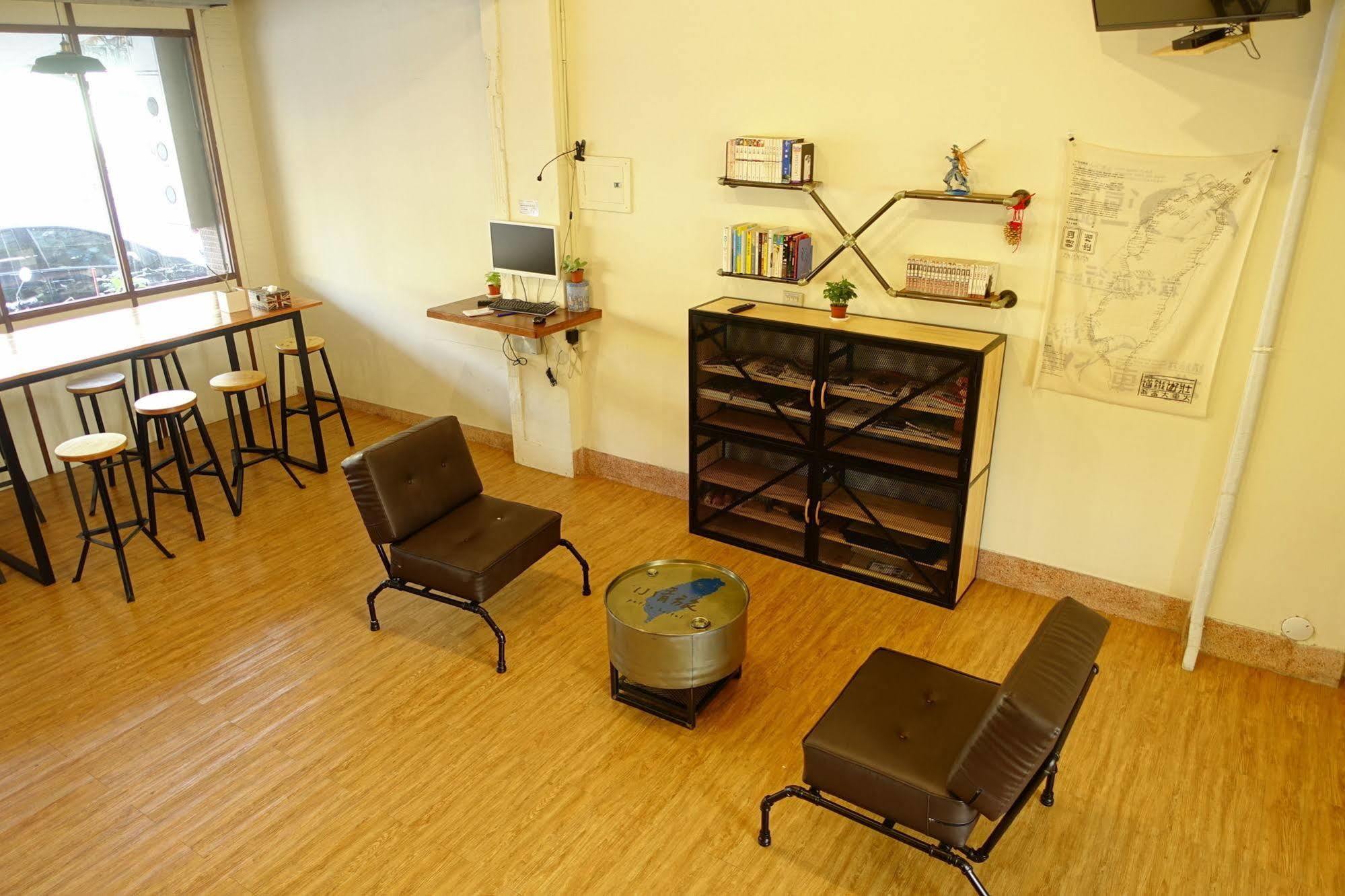 Chiayi Petite Hostel Εξωτερικό φωτογραφία